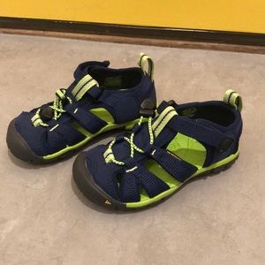 Keen Seacamp II sandals in kids size 9